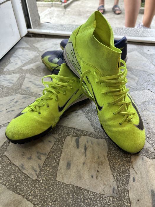 Футболни обувки