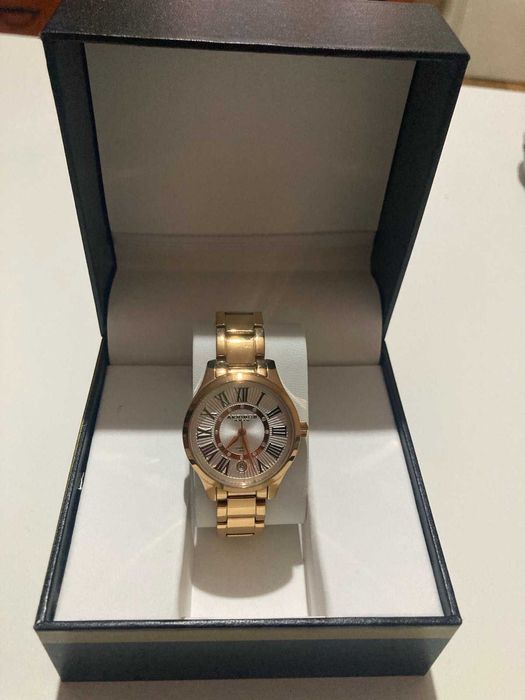 Продавам дамски часовник