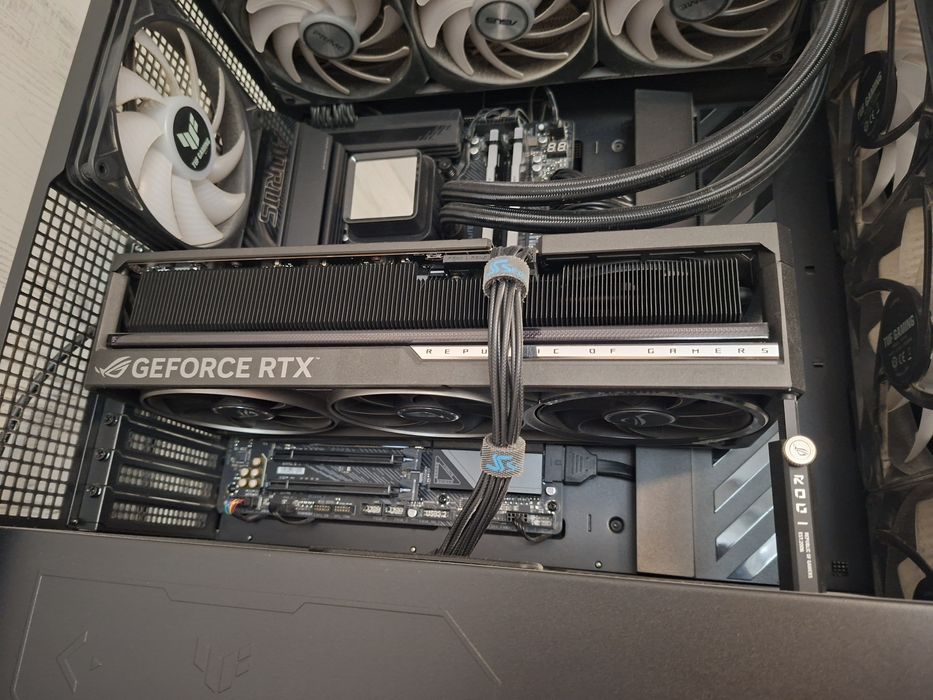 Видео карта ASUS ROG GeForce RTX 5080 16GB ASTRAL OC