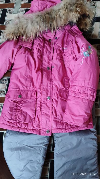 Зимние комбинезоны и куртки.