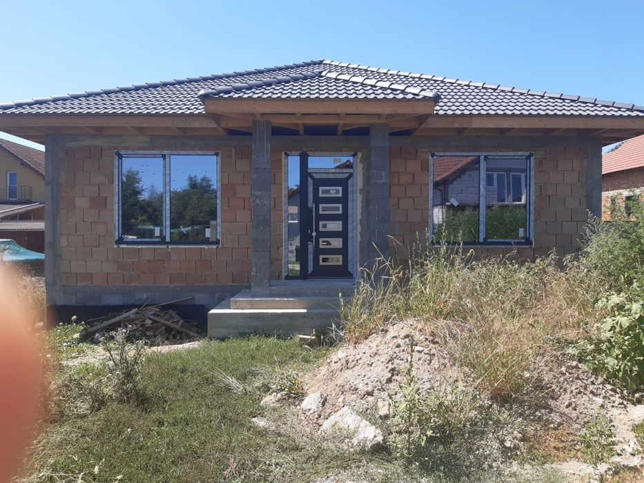 Firma Executăm case la rosu acoperișuri