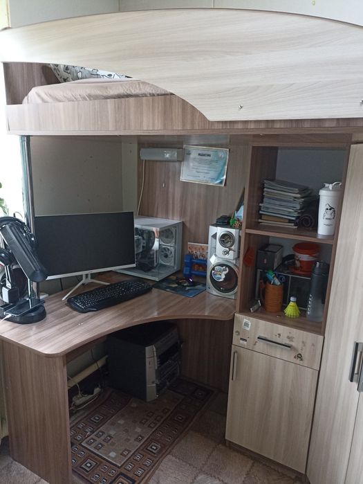 Продам кровать - чердак (двухъярусная)