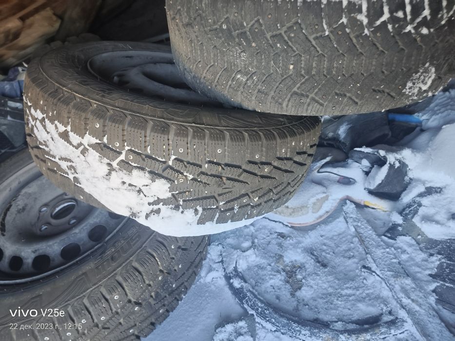 Штампованный диск шина шипами