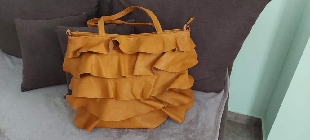 Дамски чанти различни цветове