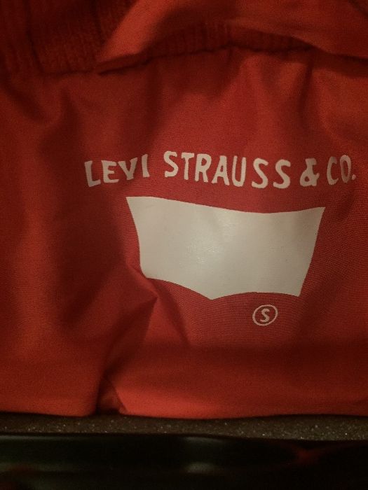 Jacheta/ geaca iarna  vintage Levi’s -rosie marimea S-pentru iarna