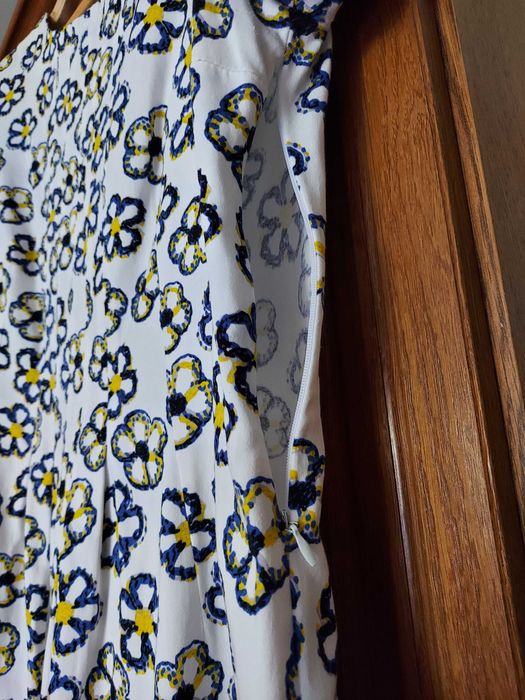 Платье светлое с цветами