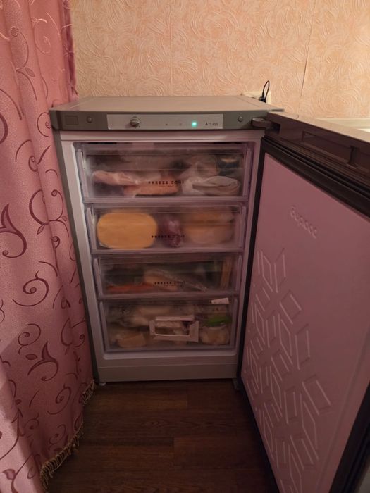 Морозилная камера с ящиками