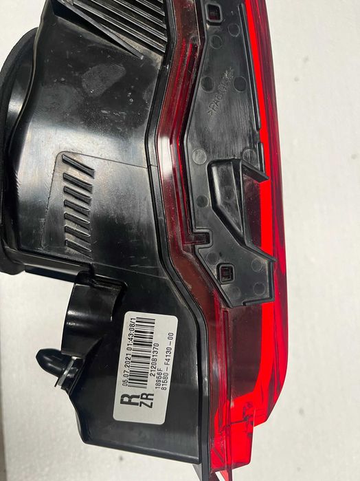 Десен Вътрешен LED стоп за Toyota C-HR хибрид 2021/2023