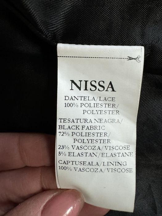 Pardesiu Nissa din dantela negru