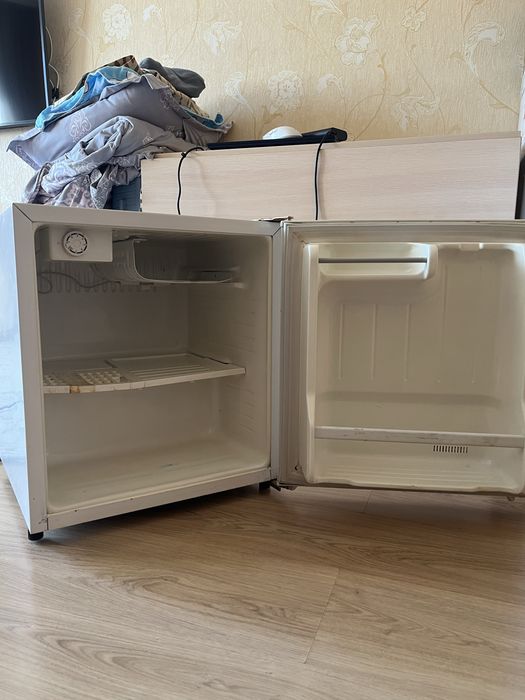 Продаю мини холодильник DAEWOO