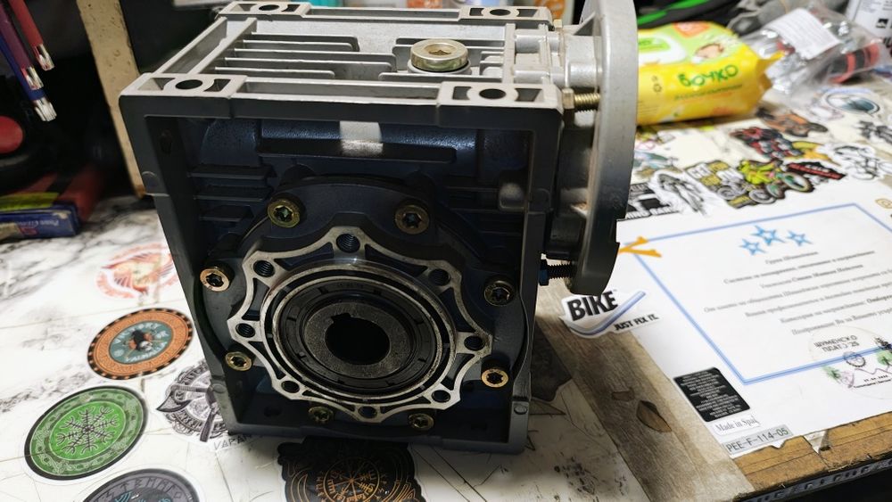 Продавам ел.мотор с редуктор за котел