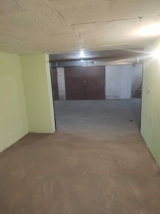 Дава се под наем Гараж / Паркомясто в София, Хладилника - 19 кв.м за 102 € - Снимка #1