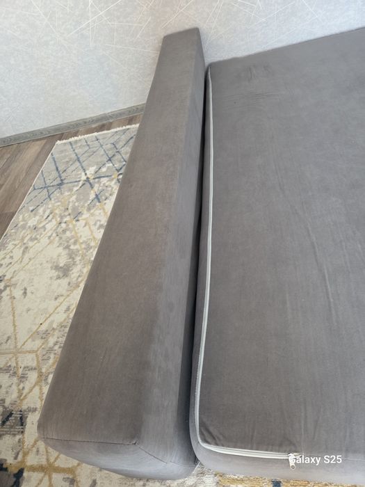 Продам бескаркасный диван