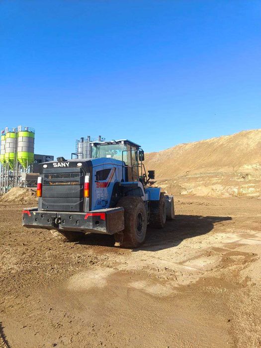 Продается погрузчик погрузчик（Электрический погрузчик с зарядной ）