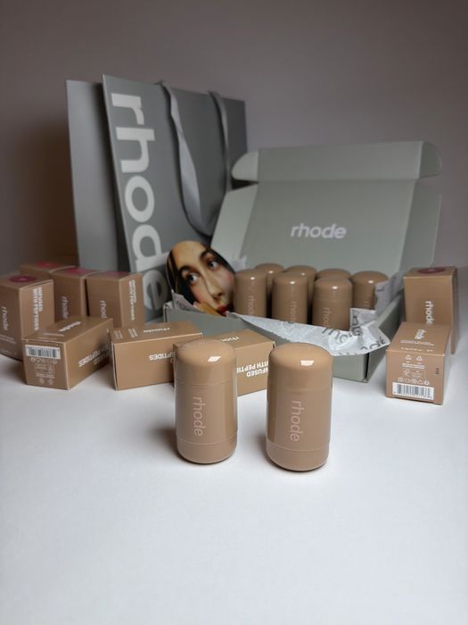 Rhode Pocket Blush оригинален кремообразен руж Cream Blush Blush Stick стик за бузи и устни грим makeup Hailey Bieber Хейли Бийбър 13 цвята