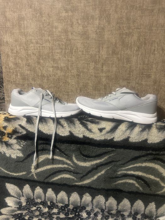 Продам кроссовки