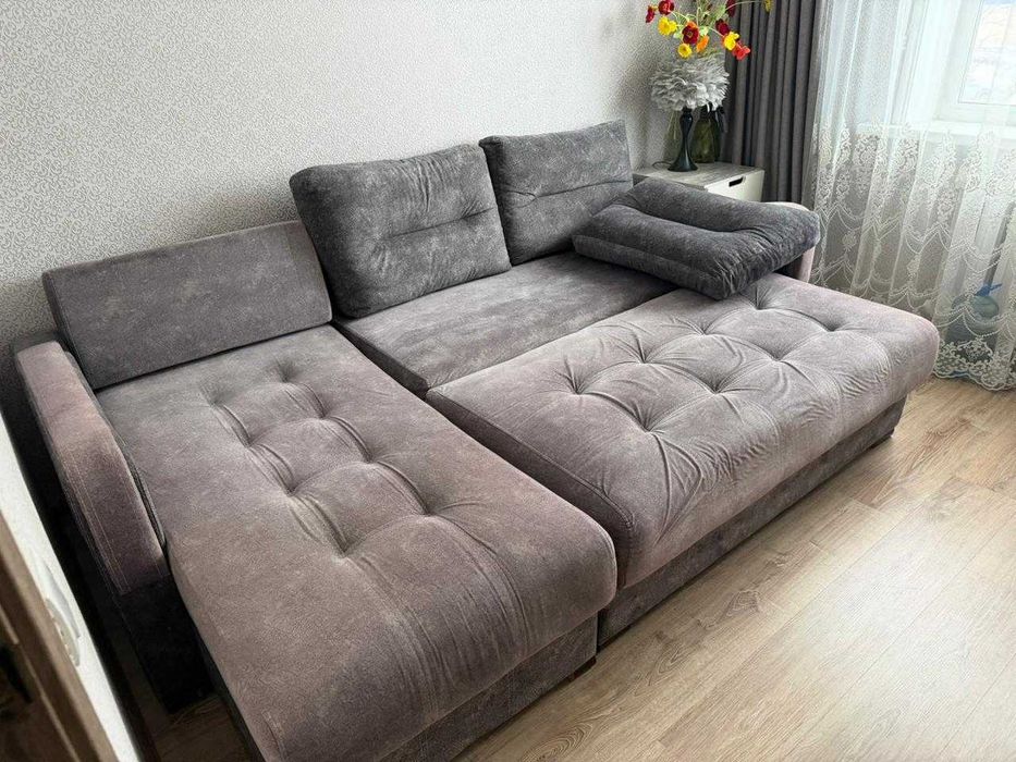 Диван угловой с подушками