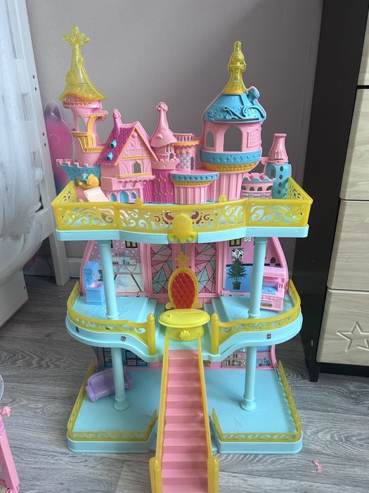 Продам кукольный домик