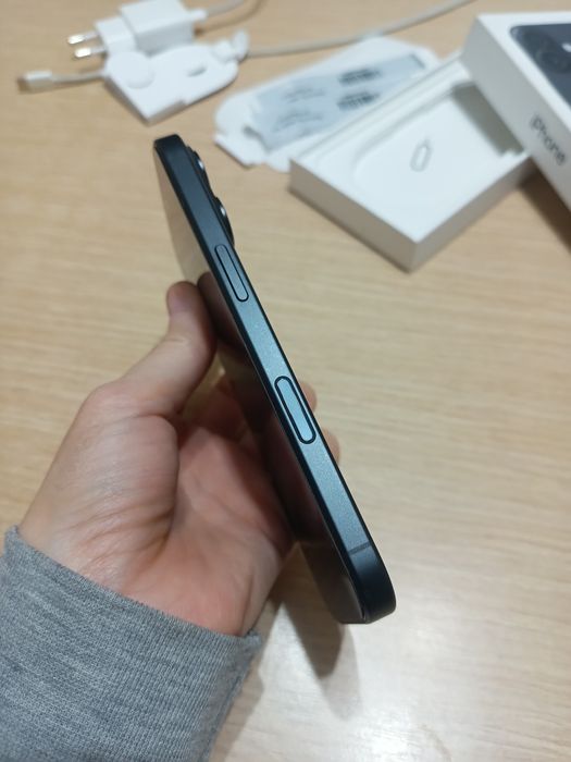 Продам iPhone 16, 256 gb