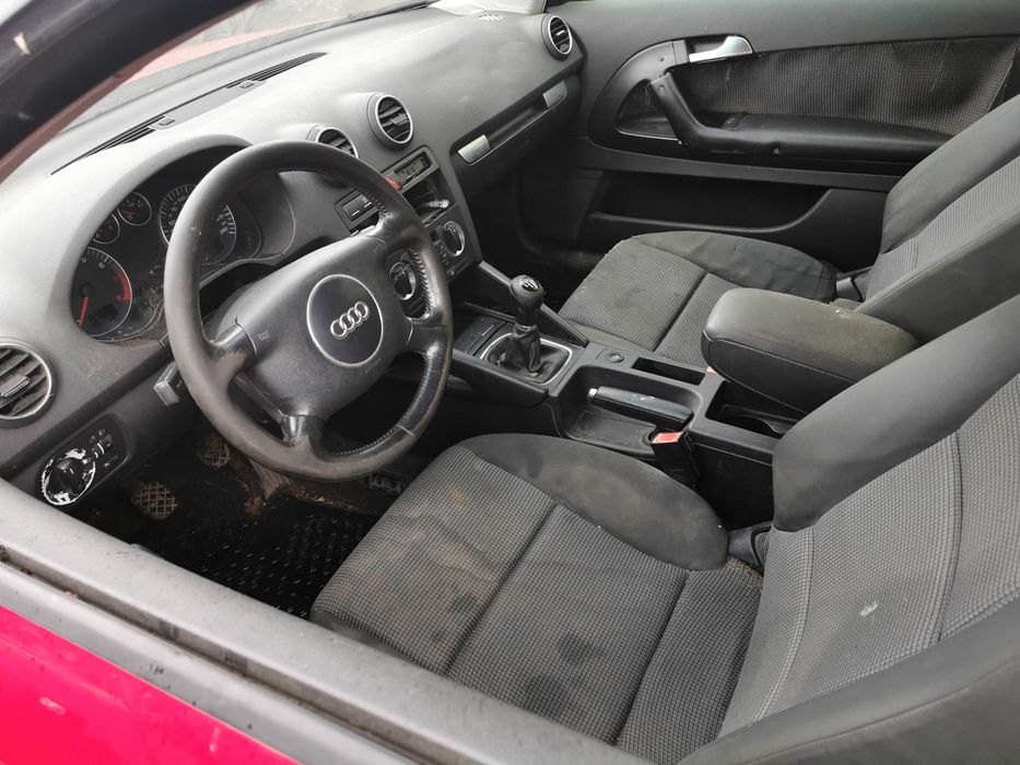 dezmembrez audi a3 8p/faruri audi a3 8p/usi audi a3/hayon audi a3