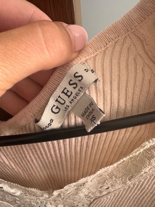 Пуловер в цвят пудра Guess