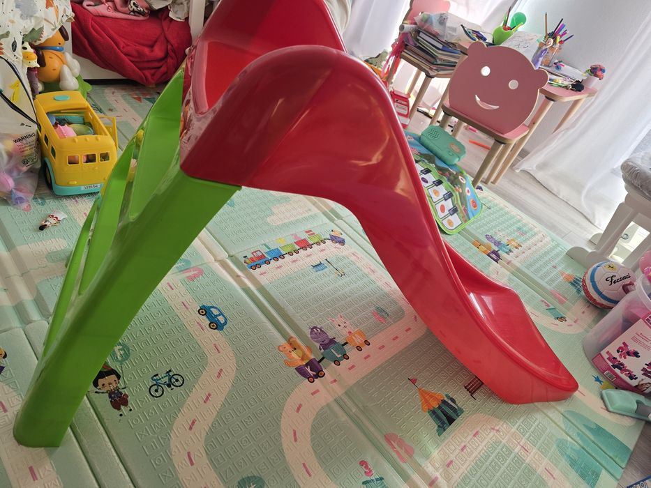 Topogan copii  tinut in casa