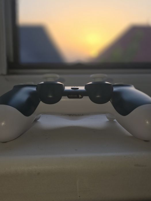 Джойстик (не б/у ) для игровой консоли Ps4