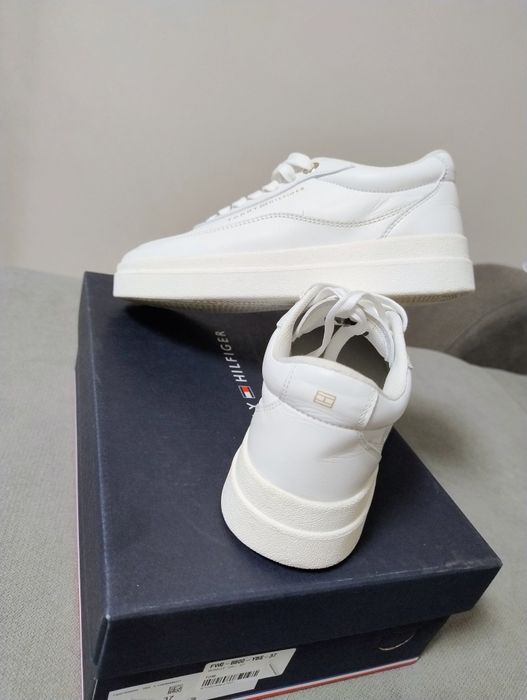 Sneakers Tommy Hilfiger piele,150 lei