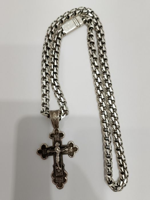 Продам серебряную цепочку с крестиком