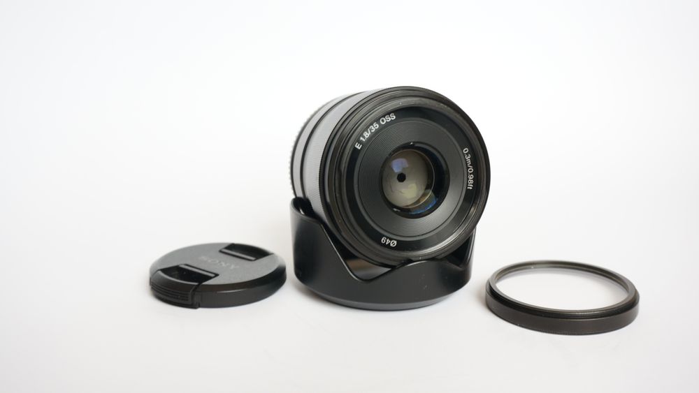 Обективът Sony E 35mm f/1.8 OSS (SEL35F18) оптична стабилизация
