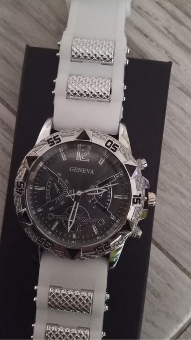 vand ceas primit cadou