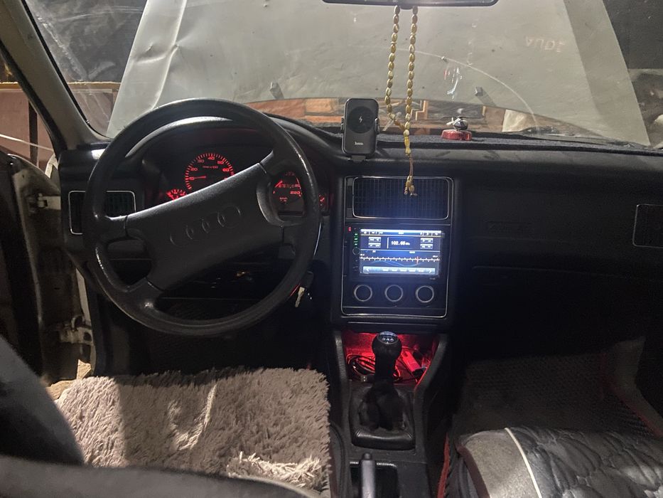 Продам автомобиль ауди 80 / кпп механика