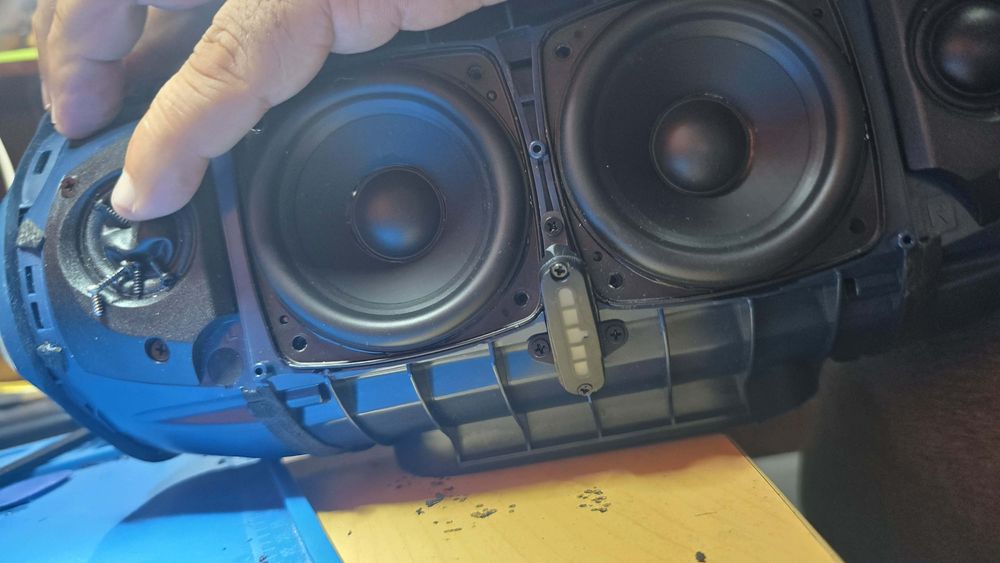 Продавам JBL xtreme 4 GG на части