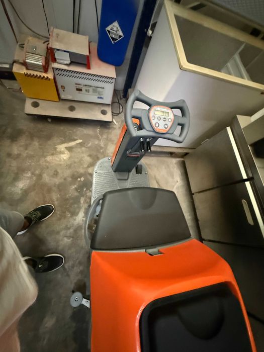 Машина за почистване миене на под Daewoo DAFR70 2026 НОВА подопочистваща с Батерии и зарядно