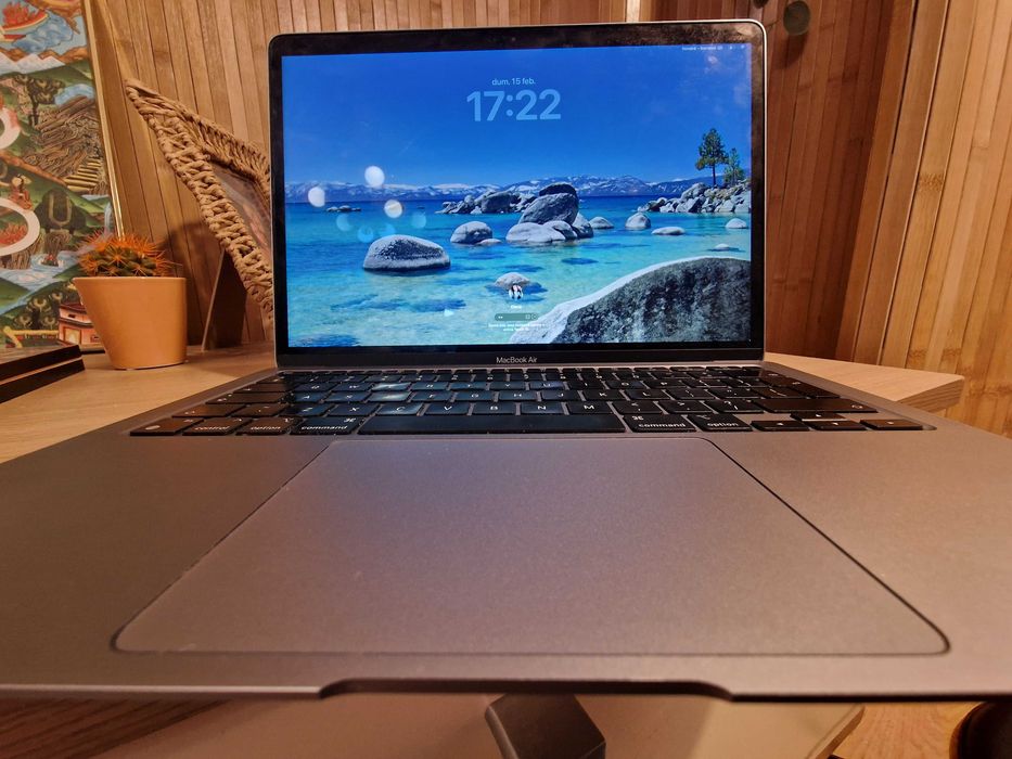 MacBook Air M1 2020 (activat 2022) 8GB 256GB - Baterie 78% - Impecabil