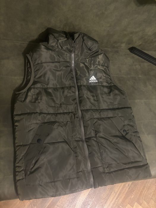 Vesta Adidas verde inchis