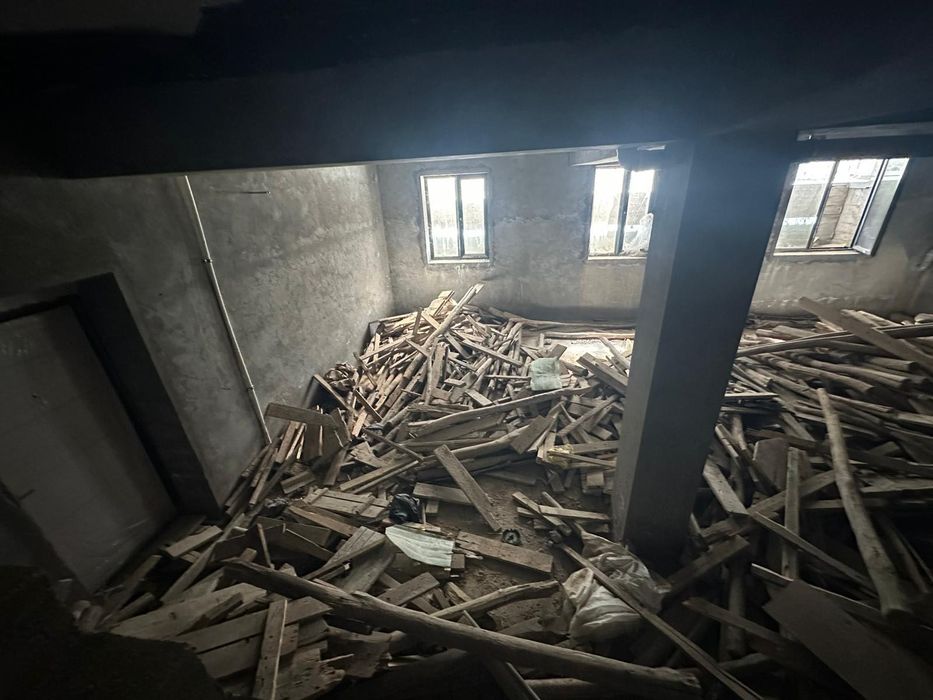 5 xonali kvartira sotiladi