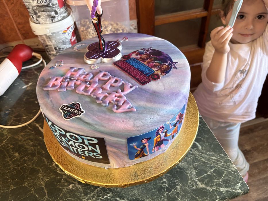 Hartie de zahar imprimata cu Demon Hunters Huntrix si Saja Boys