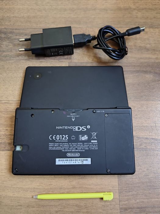Jucarie Nintendo Dsi modat perfect functional.
100 jocuri(mario,zelda,