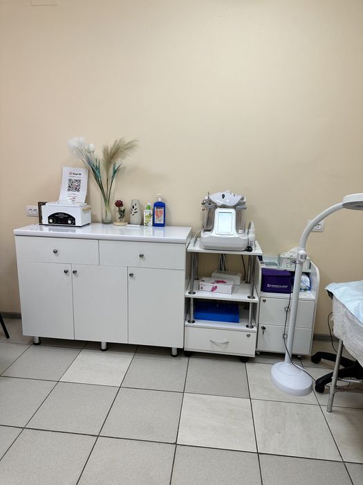 Срочно продаю комод и помощник мастера Каспи ред