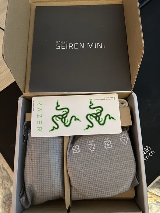 Razer Seiren Mini  бял – нов