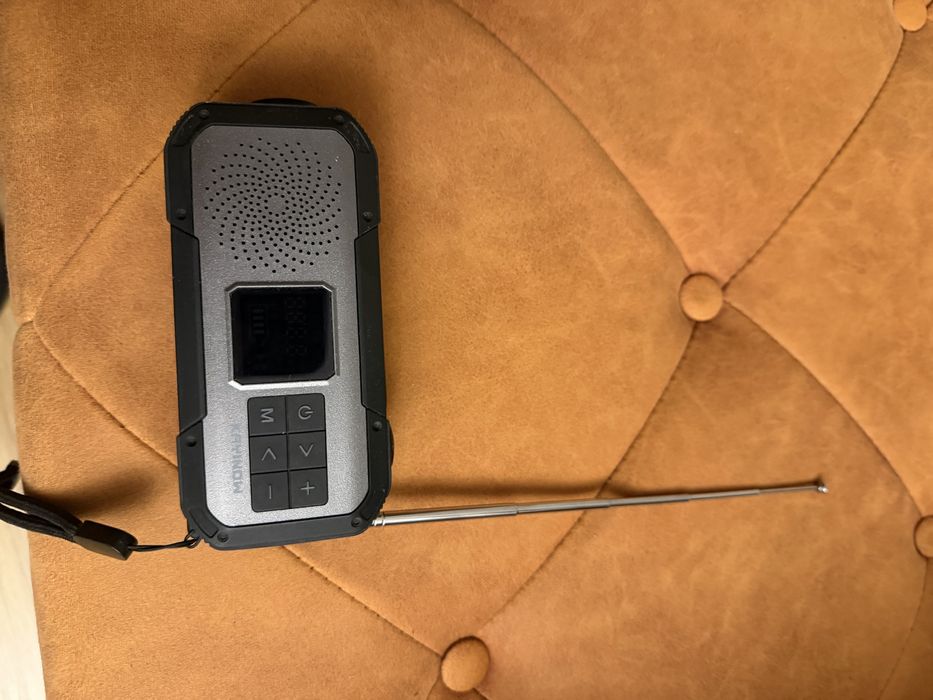 Radio portabil multifunctional cu bluetooth,lanterna,etc