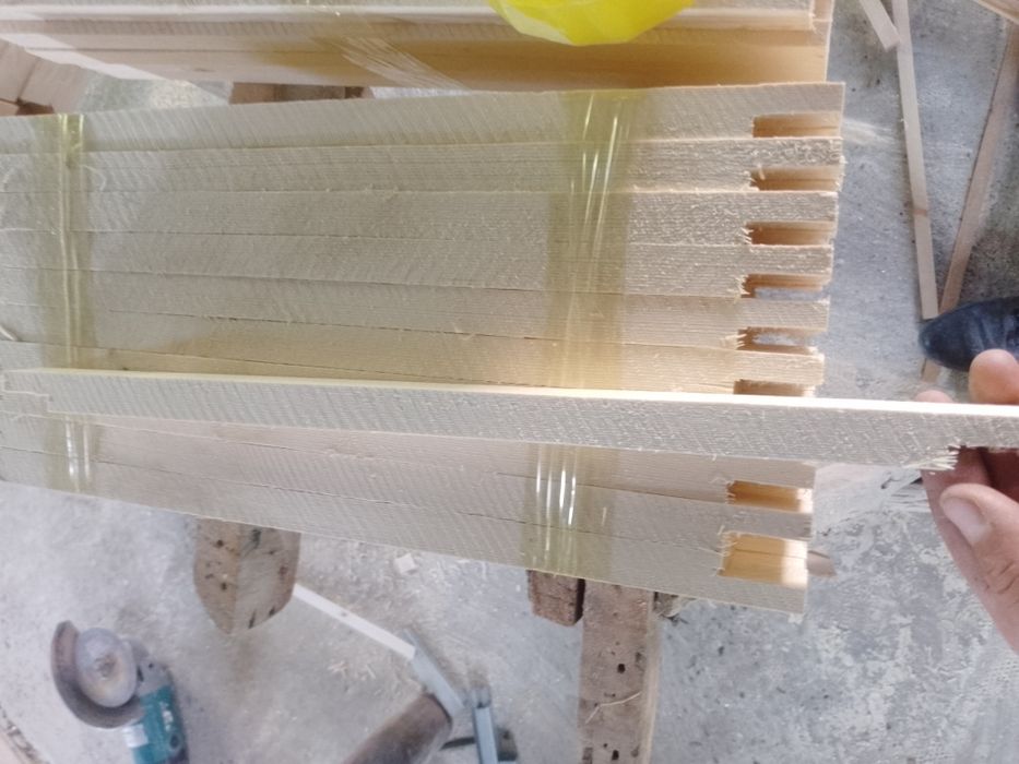 Romdetal yangi sifatli sasna taxtdan kesilgan