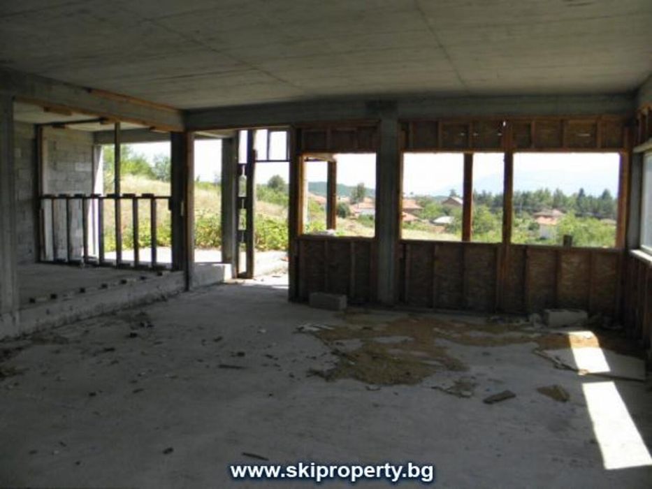 Имот с гледки към планината в Гуцал!