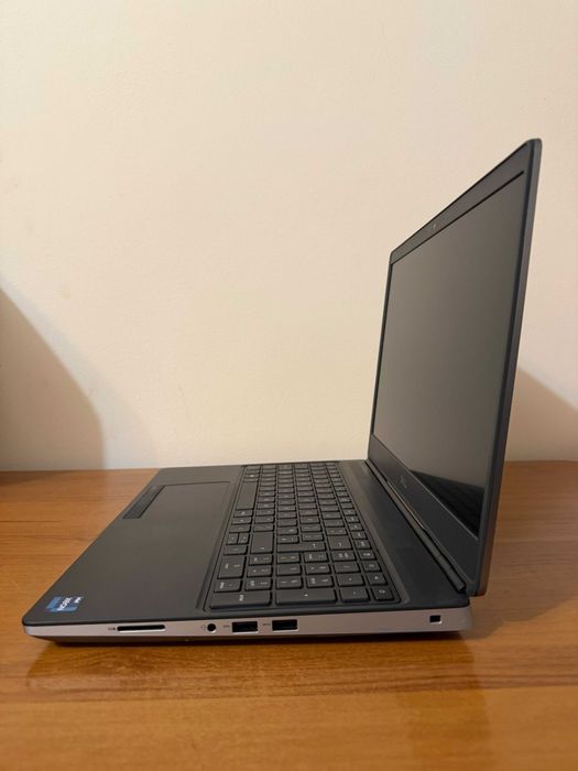 Dell Precision 7560, Xeon W-11855M, 16GB, 512GB SSD, RTX A2000 4GB