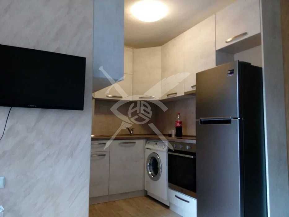 Продава се Тристаен апартамент в Пловдив, Кючук Париж - 100 кв.м за 1760 €/кв.м - Снимка #1