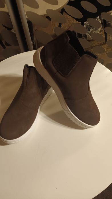 Vând pantofi casual pt barbati