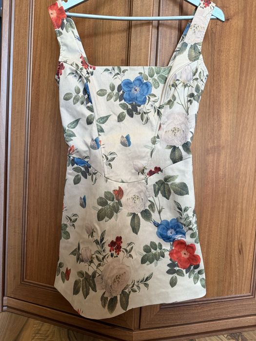 Рокля на PrettyLittleThing