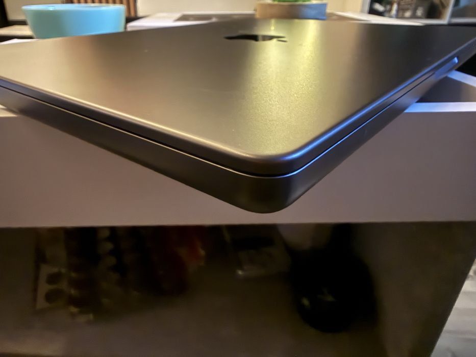 Macbook Pro M5 гаранция до януари 2028