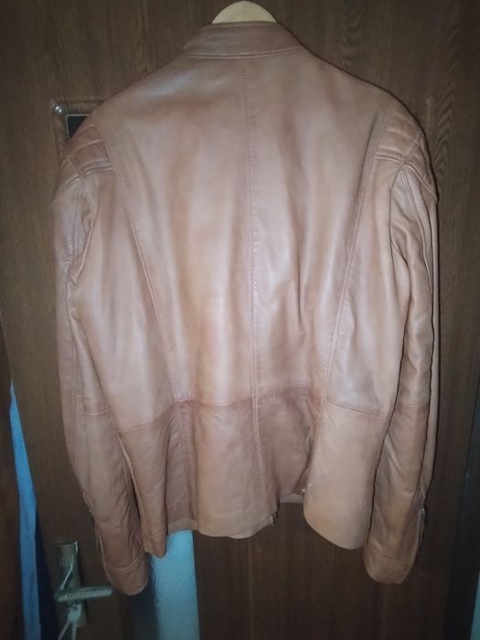 Geaca de piele model deosebit